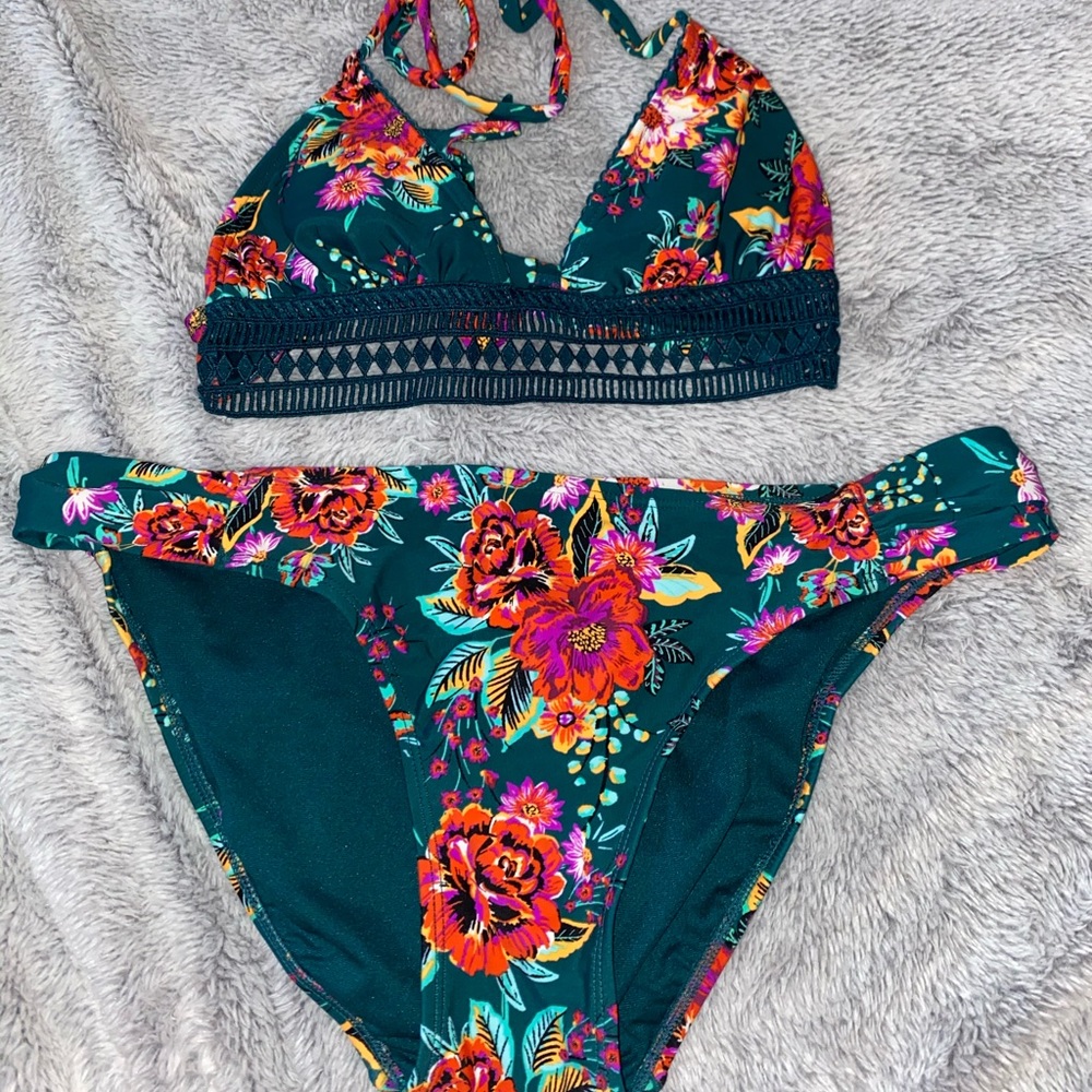 Flowered bikini